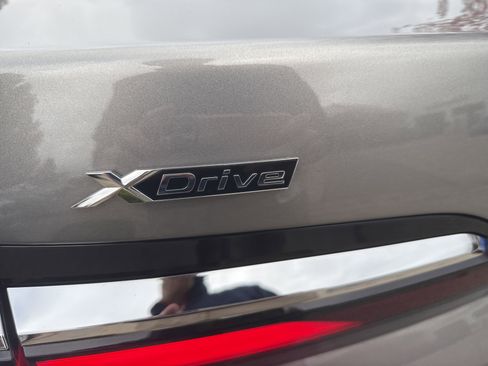 New 2026 BMW 750e xDrive image 8