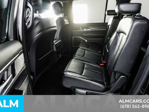 Used 2024 Jeep Wagoneer Series II w/ Flexible Seating Group image 17