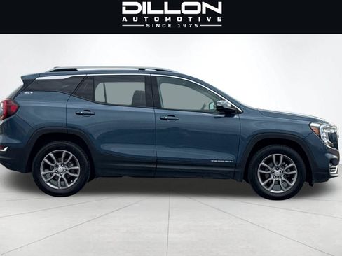 Used 2024 GMC Terrain SLT AWD/4WD image 3