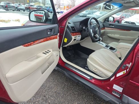 Used 2011 Subaru Outback 2.5i Limited image 12