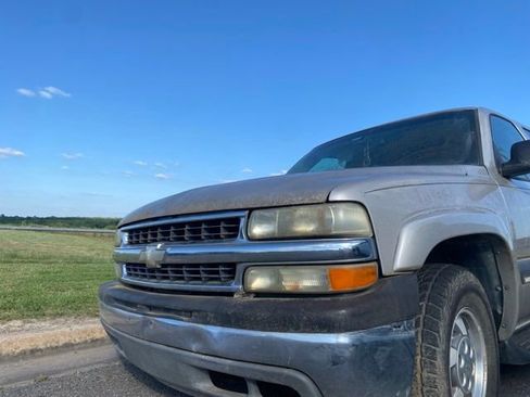 Used 2004 Chevrolet Tahoe LS w/ Preferred Equipment Group RWD image 2