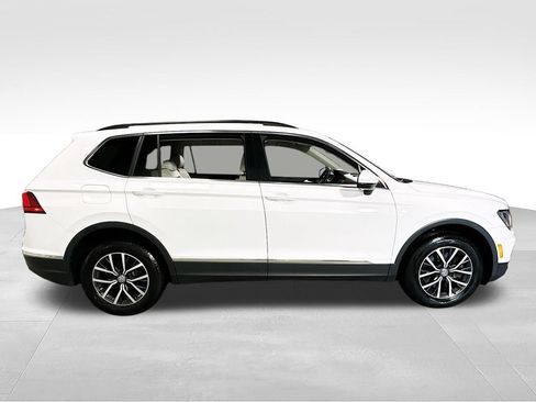 Used 2020 Volkswagen Tiguan SE w/ 3rd Row Seat Package AWD/4WD image 11