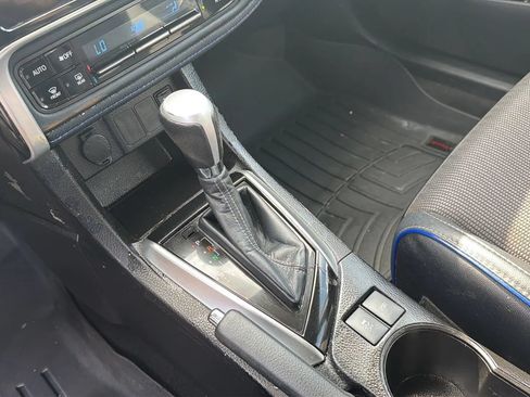 Used 2018 Toyota Corolla SE FWD image 14