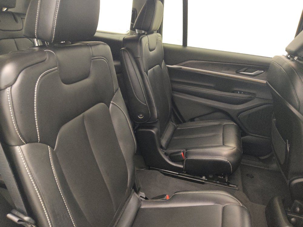 Used 2023 Jeep Grand Cherokee L Limited AWD/4WD image 19