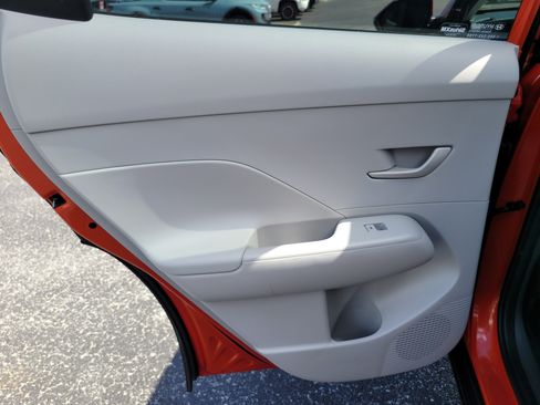 Used 2025 Hyundai Kona SEL image 12