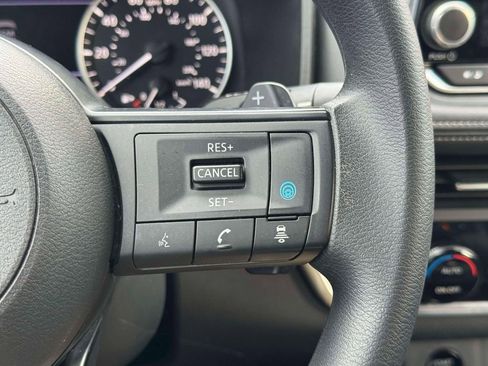 Used 2024 Nissan Rogue SV AWD/4WD image 25