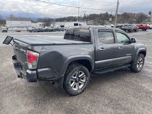Used 2017 Toyota Tacoma Limited image 3