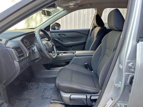 Used 2025 Nissan Rogue S FWD image 15