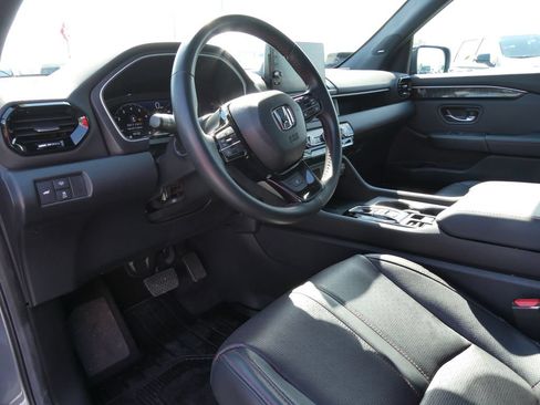 Used 2025 Honda Pilot Black Edition image 26