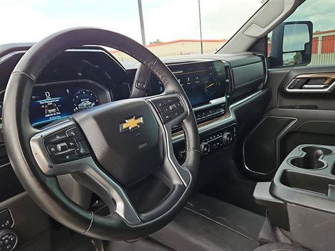 Used 2025 Chevrolet Silverado 2500 LT AWD/4WD image 12