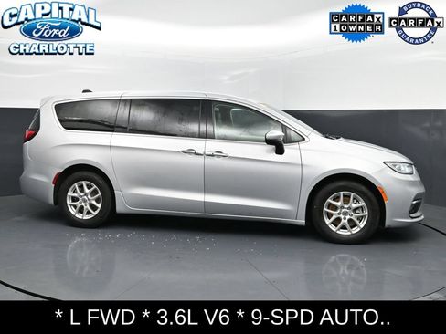 Used 2023 Chrysler Pacifica Touring-L FWD image 26