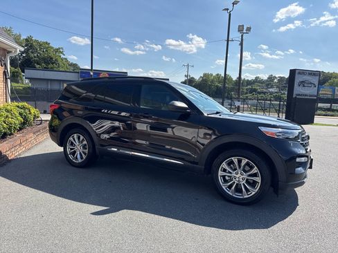 Used 2020 Ford Explorer XLT w/ Equipment Group 202A AWD/4WD image 8