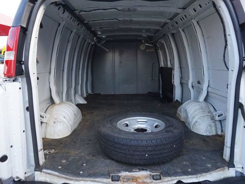 Used 2020 Chevrolet Express 3500 Extended w/ Driver Convenience Package RWD image 9