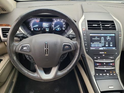 Used 2016 Lincoln MKZ image 22