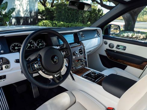 Certified 2022 Rolls-Royce Cullinan image 25