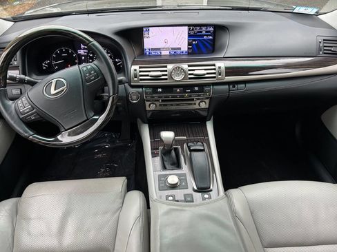 Used 2013 Lexus LS 460 AWD w/ Comfort Pkg image 5