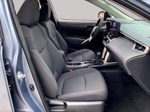 Used 2023 Toyota Corolla Cross LE FWD image 9