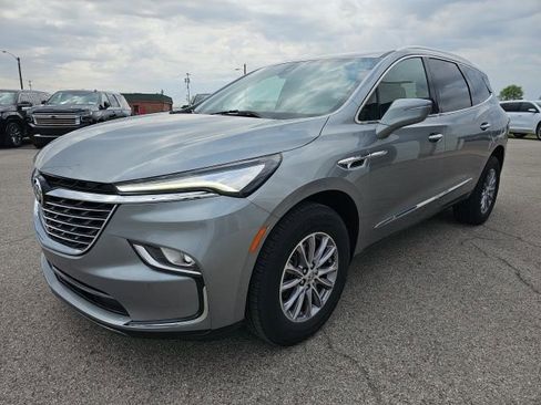 Used 2023 Buick Enclave Essence FWD image 4