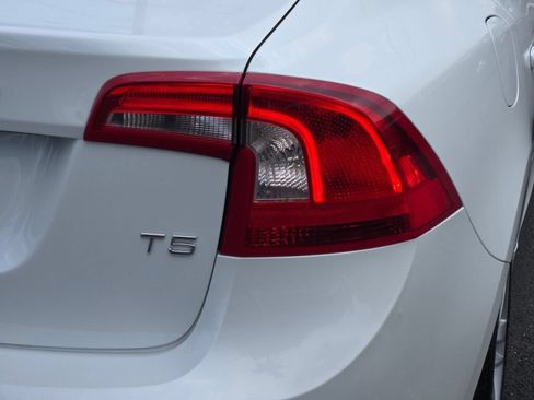 Used 2014 Volvo S60 T5 FWD image 13