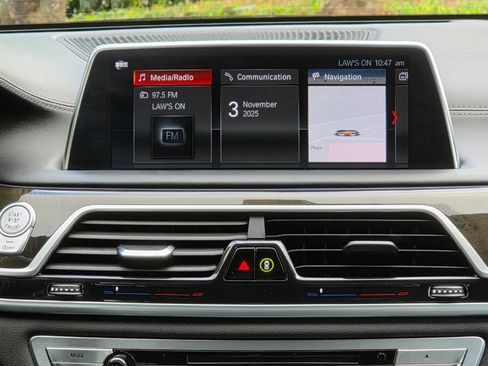 Used 2019 BMW 750i xDrive w/ Executive Package image 27