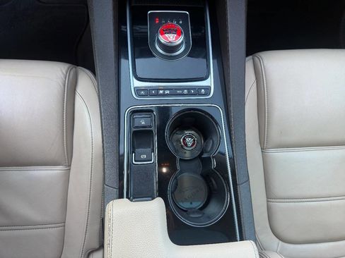Used 2017 Jaguar F-PACE Prestige image 30