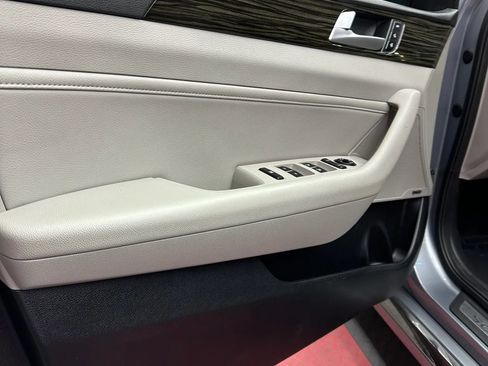 Used 2016 Hyundai Sonata Limited w/ Option Group 05 FWD image 9