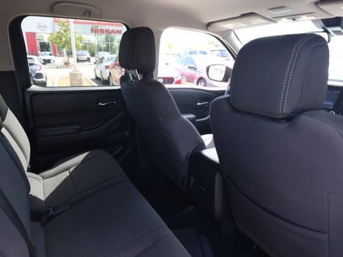 Used 2023 Nissan Frontier SV image 16