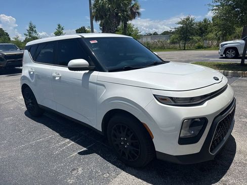 Used 2021 Kia Soul LX FWD image 2