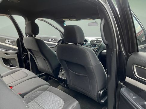 Used 2017 Ford Explorer XLT AWD/4WD image 16