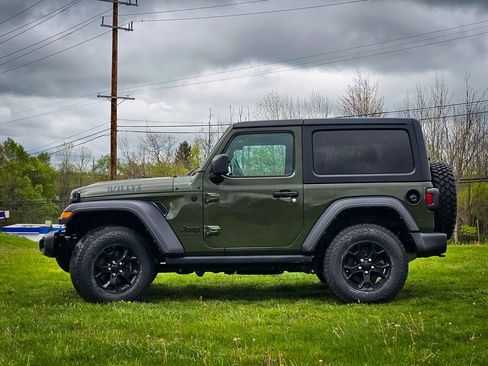 Certified 2022 Jeep Wrangler Sport AWD/4WD image 6