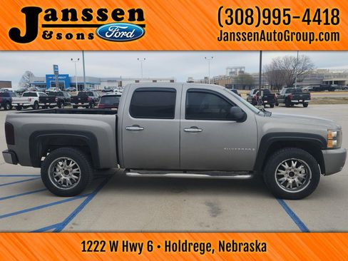 Used 2007 Chevrolet Silverado 1500 LT w/ 2LT Audio Package image 5