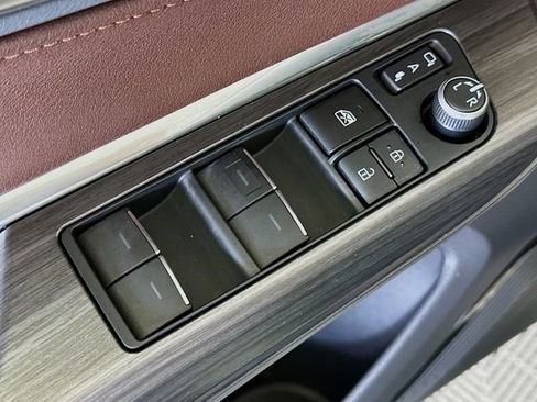 Used 2021 Toyota Venza Limited AWD/4WD image 19