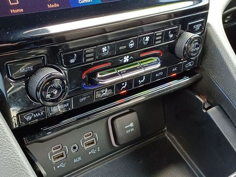 Used 2024 Jeep Grand Cherokee Limited w/ Luxury Tech Group II AWD/4WD image 23