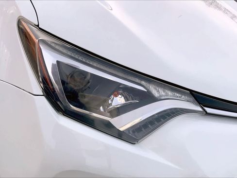 Used 2018 Toyota RAV4 XLE image 27