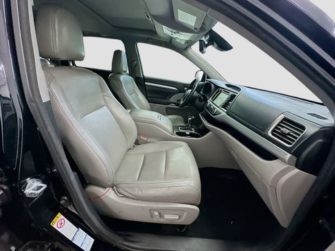 Used 2017 Toyota Highlander XLE w/ Protection Package #3 AWD/4WD image 35