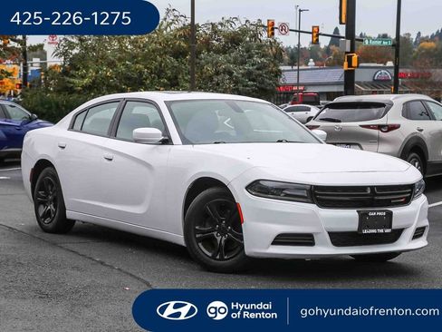Used 2019 Dodge Charger SXT image 1