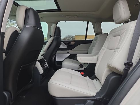 Used 2025 Lincoln Aviator Reserve w/ Luxury Package image 13