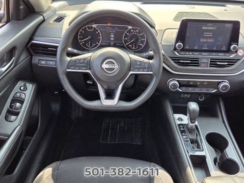 Used 2025 Nissan Altima 2.5 SV FWD image 12