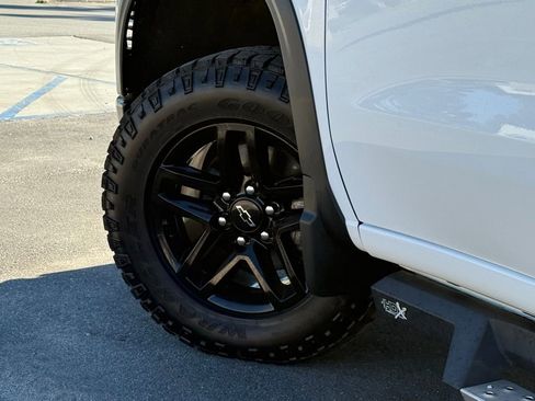 Used 2022 Chevrolet Silverado 1500 LT Trail Boss w/ Convenience Package II image 18