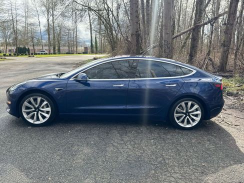 Used 2018 Tesla Model 3 Mid Range image 4