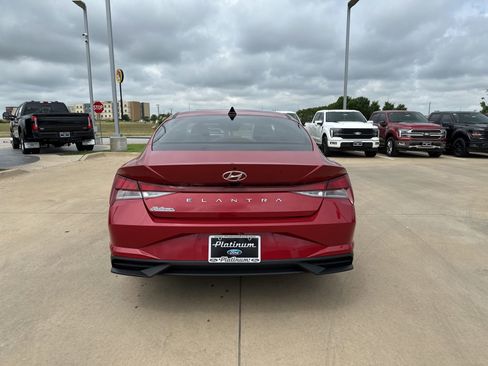 Used 2023 Hyundai Elantra SEL FWD image 4