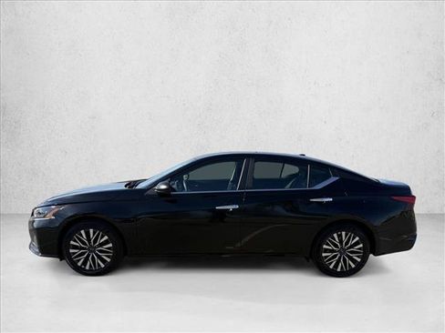 Used 2025 Nissan Altima 2.5 SV image 9