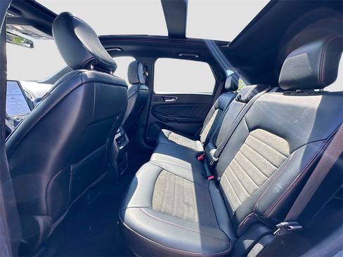 Used 2022 Ford Edge ST-Line image 25