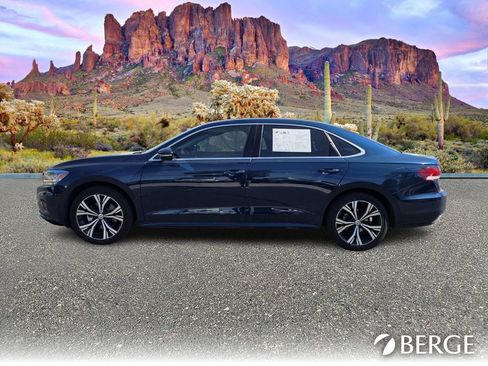 Used 2021 Volkswagen Passat 2.0T SE image 3