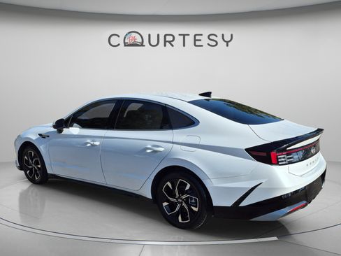 Certified 2024 Hyundai Sonata SEL FWD image 3