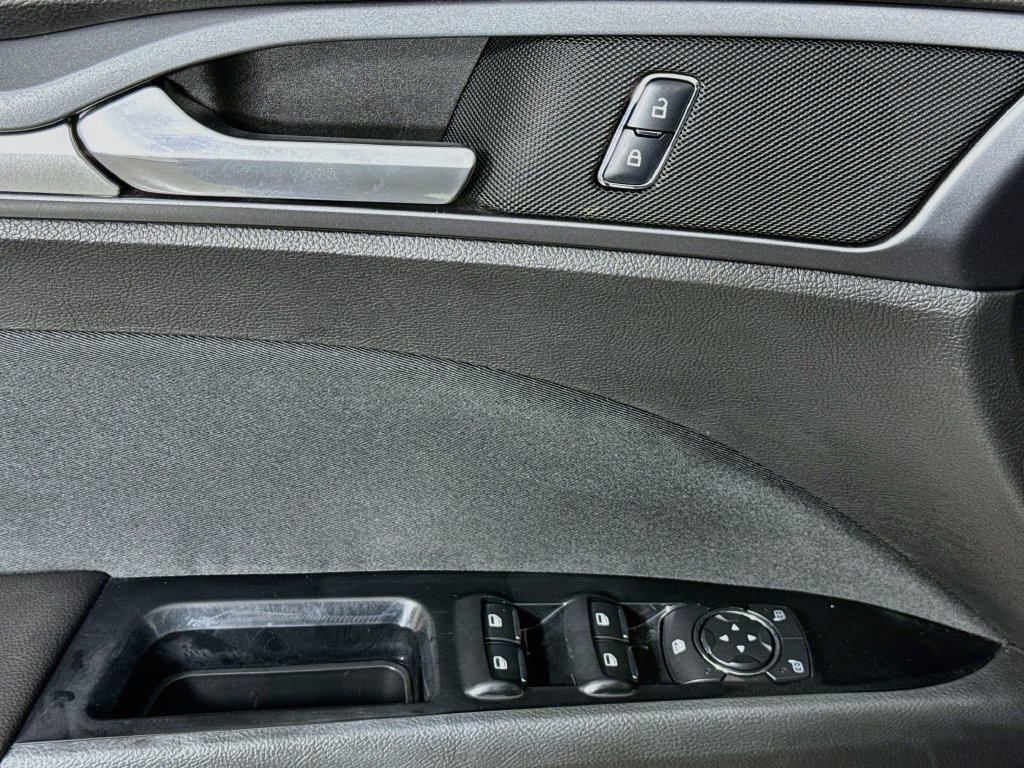 Used 2016 Ford Fusion SE FWD image 20