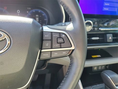 Used 2023 Toyota Highlander Platinum image 19