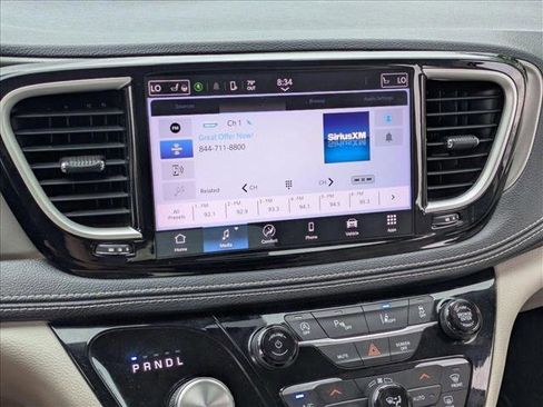Used 2021 Chrysler Pacifica Touring-L FWD image 10