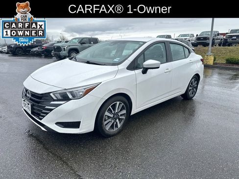 Used 2023 Nissan Versa SV image 4