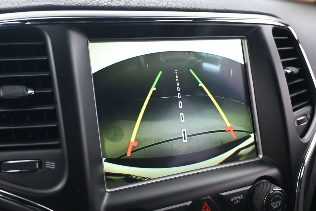 Used 2018 Jeep Grand Cherokee Altitude RWD image 17